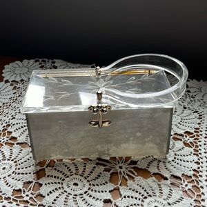 Vintage lucite purse. Good vintage condition. Please see photos.